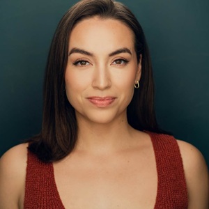 Julia Estrada headshot